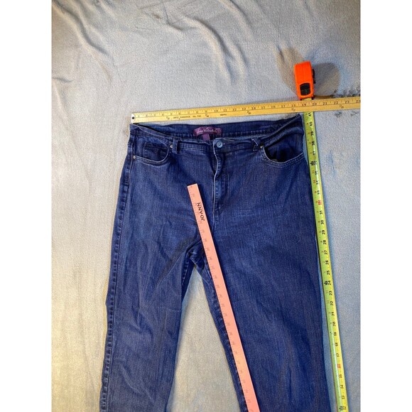 Gloria Vanderbilt, Blue Denim Jeans, Size 18 Excellent Condition Preowned - Picture 2 of 10